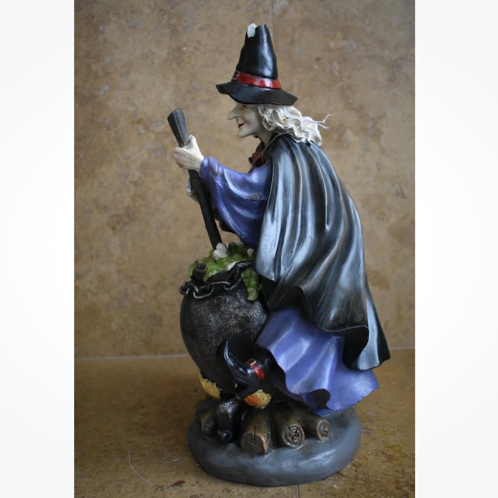 NWT 13” BEAUTIFUL WITCH STIRRING CAULDRON HALLOWEEN DECOR FIGURE FIGURINE STATUE - Picture 3 of 8
